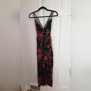 Chic Floral Maxi Dress in Black and Red